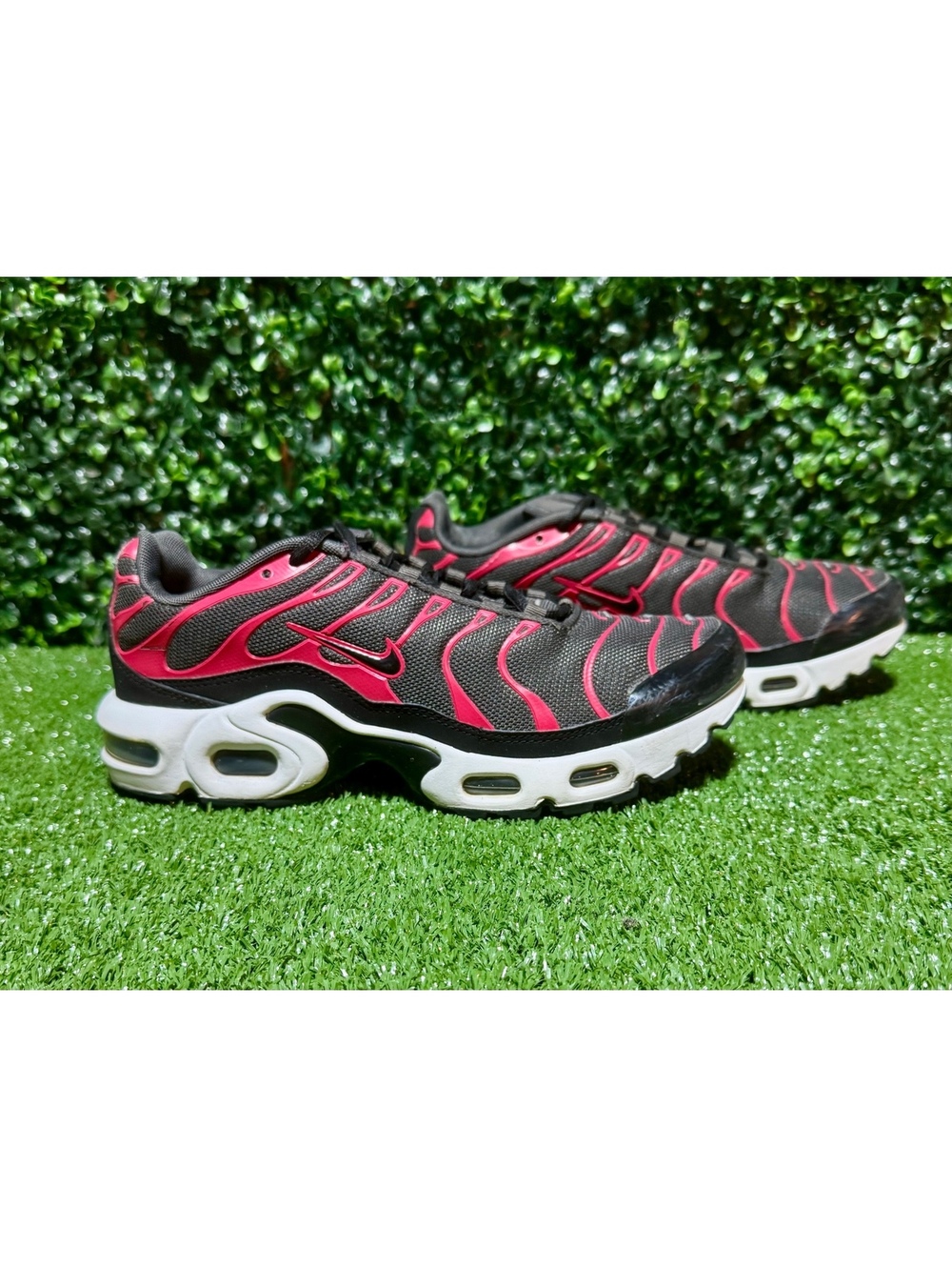 Nike Air Max Plus TN  Bred GS – Size 7Y / Women’s 8.5